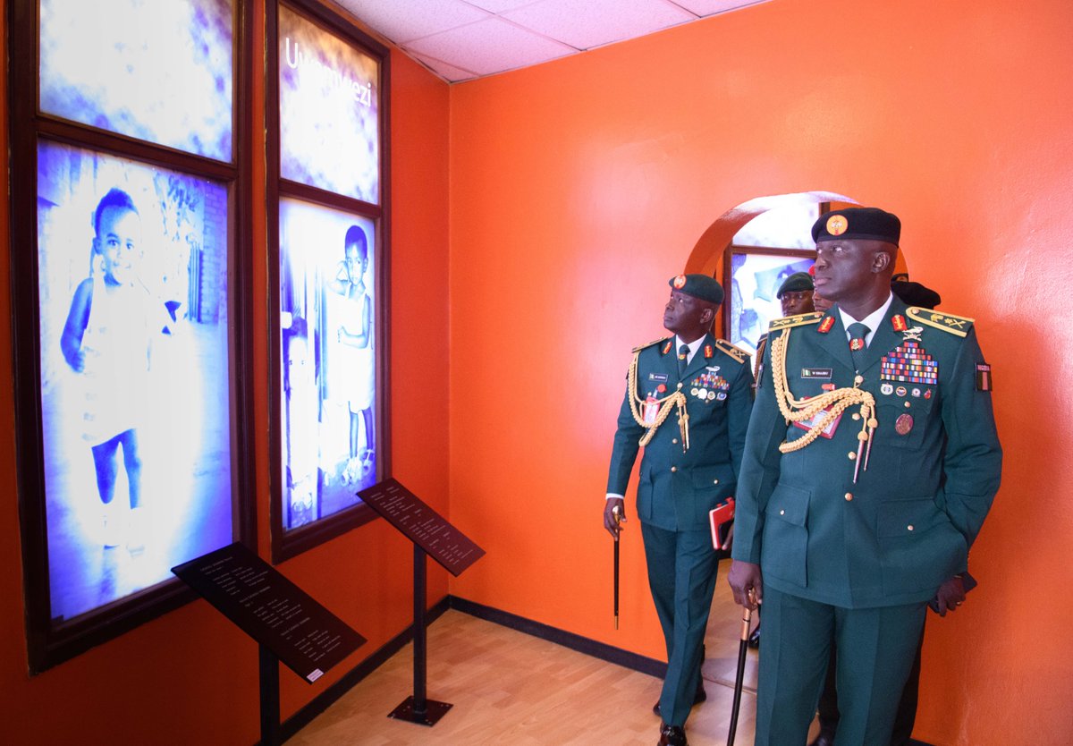 Kigali_Memorial's tweet photo. Lieutenant General Waidi Shaibu, Chief of Army Staff of the Nigerian Army, and his delegation paid their respects to the victims of the Genocide against the Tutsi. They also toured memorial exhibitions to learn more about the history of the Genocide, its impact, and Rwanda's journey of rebuilding.