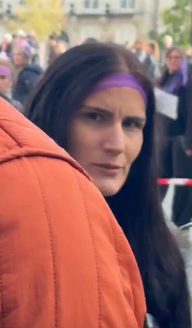 Melissa_Nemesis's tweet photo. 🚨 APPEL À TÉMOINS 🚨

Nous recherchons l’identité de ces deux femmes (militantes ou sympathisantes de Nous Toutes) qui nous ont frappées hier à Nantes. Si vous les reconnaissez, n’hésitez pas à nous contacter. 🙏🏻 https://t.co/HmKtjkwHIo