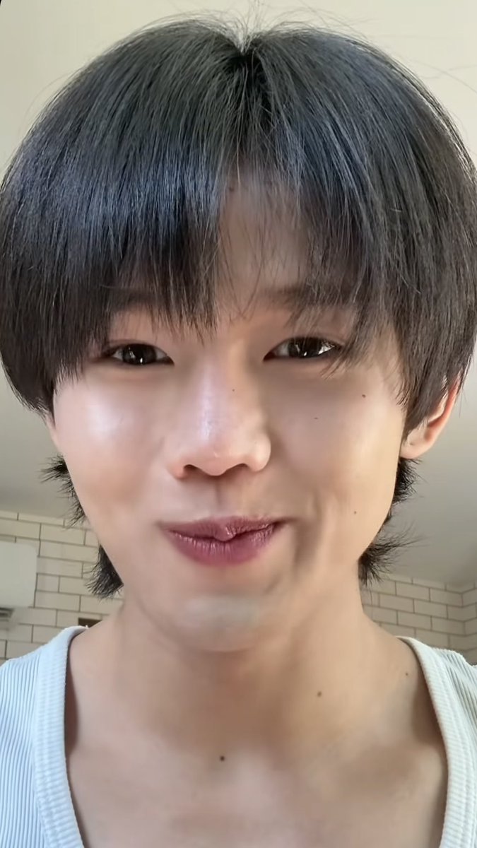 mywb02's tweet photo. ชอบดูพี่มินแต่งหน้าแชร์สกินแคร์มาก สกิลชีเริ่ดอะ เพราะเคยไปอยู่เกาหลีมั้ยนะเหมือนเขามีสอนเรื่องแต่งหน้าด้วย แต่แต่งออกมาดูดีมากๆ ลงอีกได้เลยนะคะดูเพลินมาก 🥺 https://t.co/WJmQM2xLxB