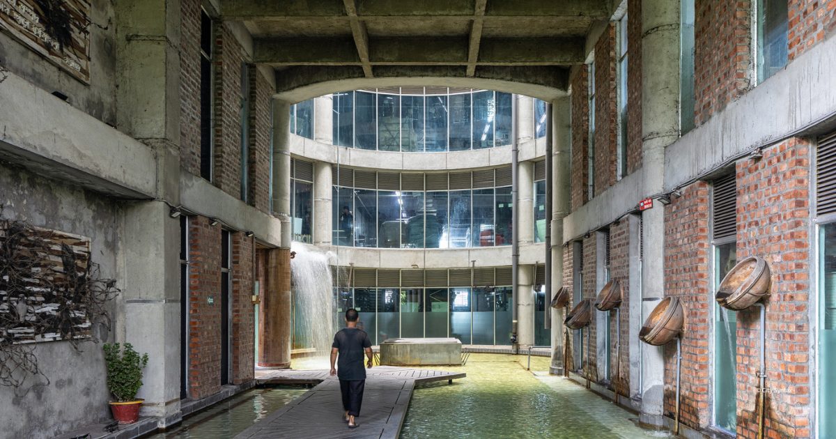 ArchDaily's tweet photo. The Green Field Factory of Karupannya Rangpur Limited, designed by Nakshabid Architects, has been named the recipient of the RIBA International Prize 2026. Since 2016, the RIBA International Prize has been awarded to "a building that demonstrates visionary thinking, originality, excellence of execution, and makes a distinct contribution to its users, surrounding environment and communities."

Follow the link to read more about this topic:
https://t.co/BWlfgeRpTV