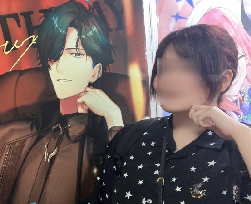 Gorilla_lukilux's tweet photo. 秋葉原仕事終わりに見てきた！！
爆美しいルキルクスが降臨してて
まさに初見のルキルクスって
このイメージ！！！！この色気！！
ってなりました。(意味深)
ほんとにかっこいい。神々しい🙏
そして俺も神々しい←
#ルキルクス5億2歳
#Luuking https://t.co/xTOrYQUecD
