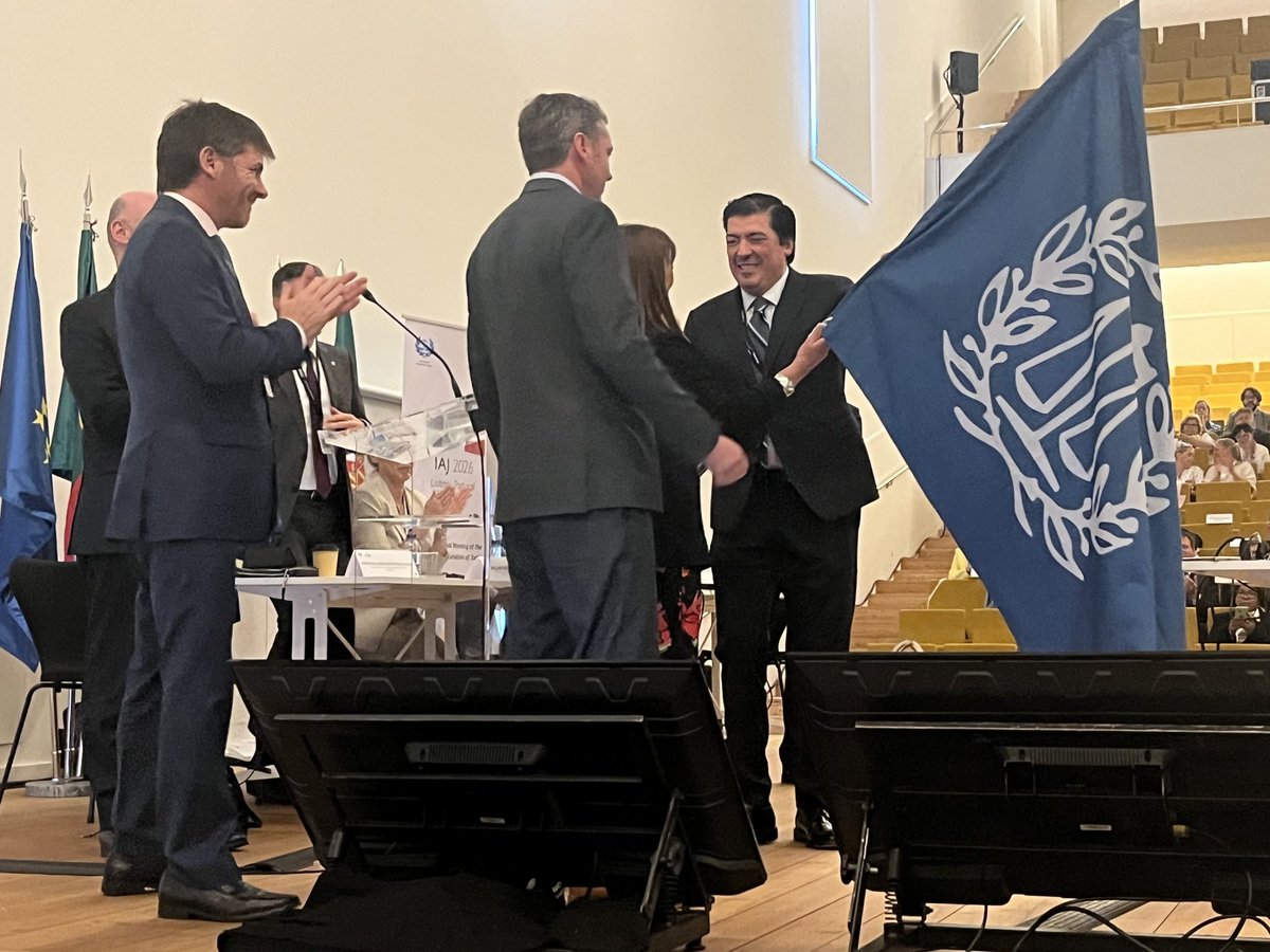ChRegnard's tweet photo. Fin des travaux de @IajUim . Reste la partie plus touristique. Rendez vous l an prochain à Mendoza (Argentine) . Merci aux collègues portugais pour leur accueil chaleureux https://t.co/CZR2eTXJCw