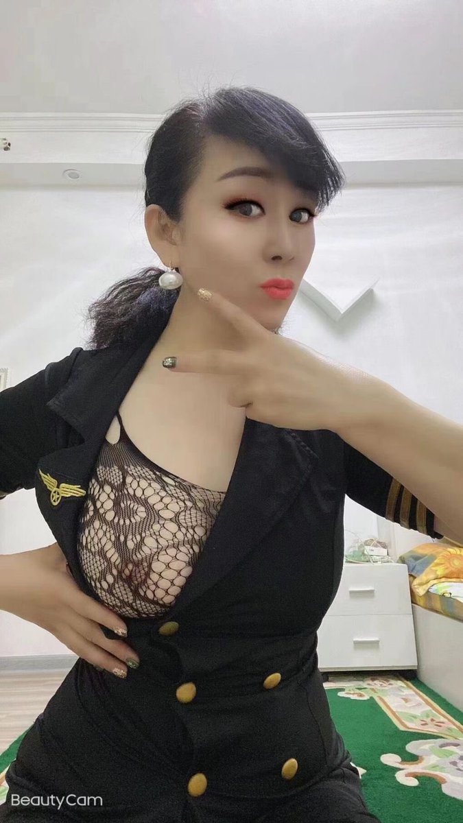 guotonghui's tweet photo. 名字:陈蔓
年龄:35
性别:女
身高:165
体重:51
地址:南京建邺区
学历:硕士
职业:大学老师
联系方式:@g1FHISSL56vqQ8E
罩杯:36D+
第一次自慰年龄/地方:10岁
第一次做爱几岁/和谁:14，和校外的混混大哥
奶头颜色:褐红偏黑
逼逼颜色:褐红偏黑
是否单身:否
已婚未婚:已婚
是否生育:是
被多少人操过:1000+ https://t.co/phqvrsbin1