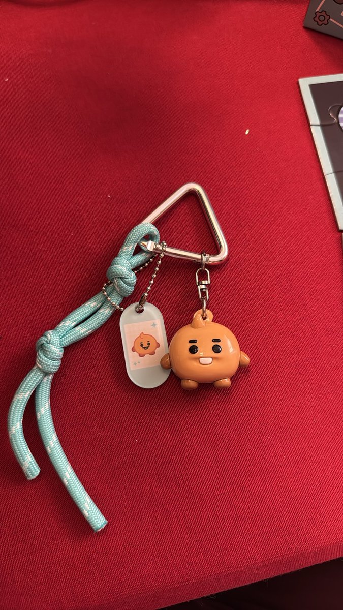 holdmeniallxs's tweet photo. sono passata da miniso e ho preso un portachiavi e un mini puzzle , che non riesco a risolvere e mi sento scema🥲 https://t.co/Ek5VvaU9z7