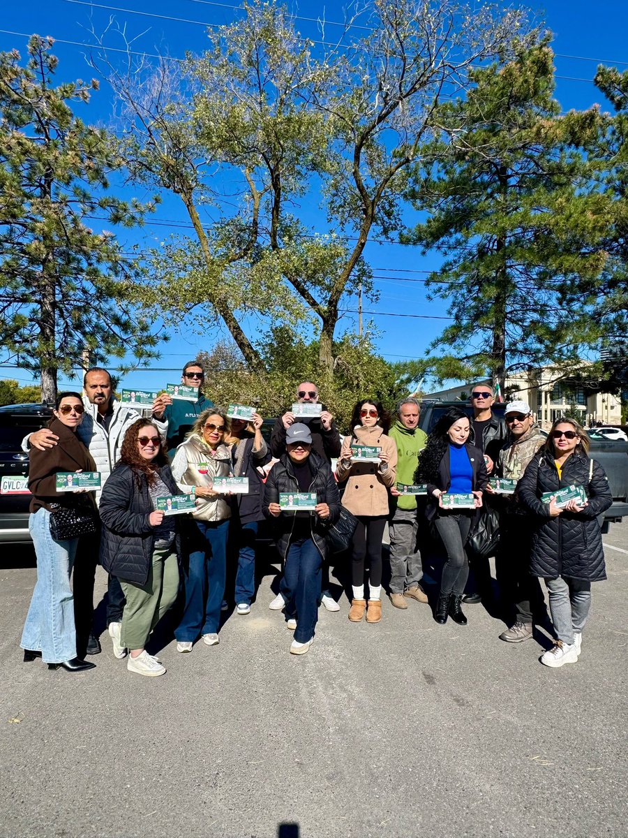 LWaler's tweet photo. A tale of two campaigns: our canvass teams are out there talking about our positive message. @BradMBradford vision for Toronto. 
Chow’s side: uses precious volunteer hours to spread fear, lies and misinformation. They’ve got nothing to campaign “on” so they’re only campaigning “against”. And where they have nothing to campaign  against, they make it up.
