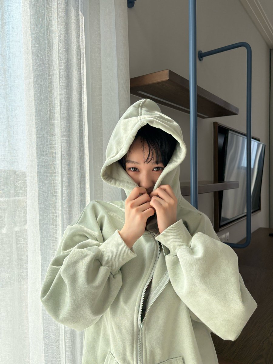 K__oda__ma009's tweet photo. これがこうなるんだよ、、、
なんだよ、、、このギャップ🤣👍️

フェイスライン意識してるだけあって、掻き上げると綺麗さが際立つね🙂‍↕️

毎度こういうことしてくるから、脳内迷子になるのが「まおのこと、」📚️✨️

＃髙野真央　＃まおのこと、

https://t.co/0l7u5CUIsa https://t.co/FsP0qF52ly
