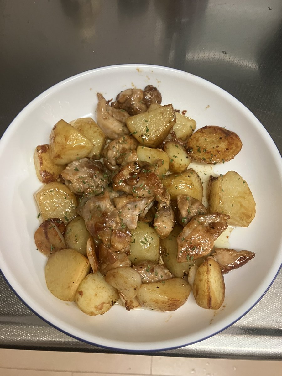 Name_of_Senzuri's tweet photo. いかにも孤独死する味覚障害の男の料理だ https://t.co/LYjIAsPq09
