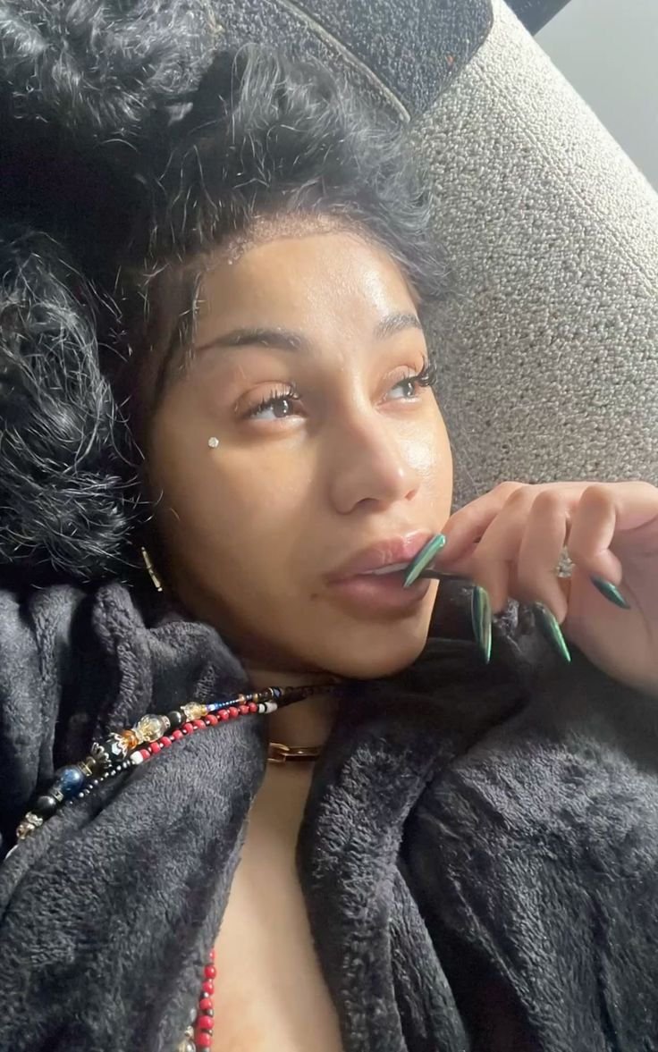 Legzybs's tweet photo. Cardi so gorgeous without make-up 🥵💦🥰 https://t.co/0hMeSynoA4