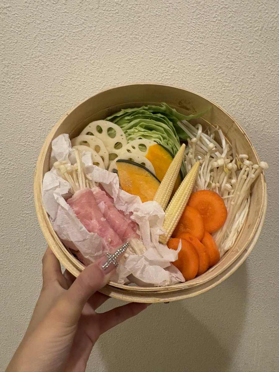 _riiii95's tweet photo. 今日の夜ご飯🌙
明日飲み行くから今日はヘルシーめに白米抜きにしたけど全然おなかいっぱい( ⸝⸝>⤚<) https://t.co/ouxxF4Vqjd