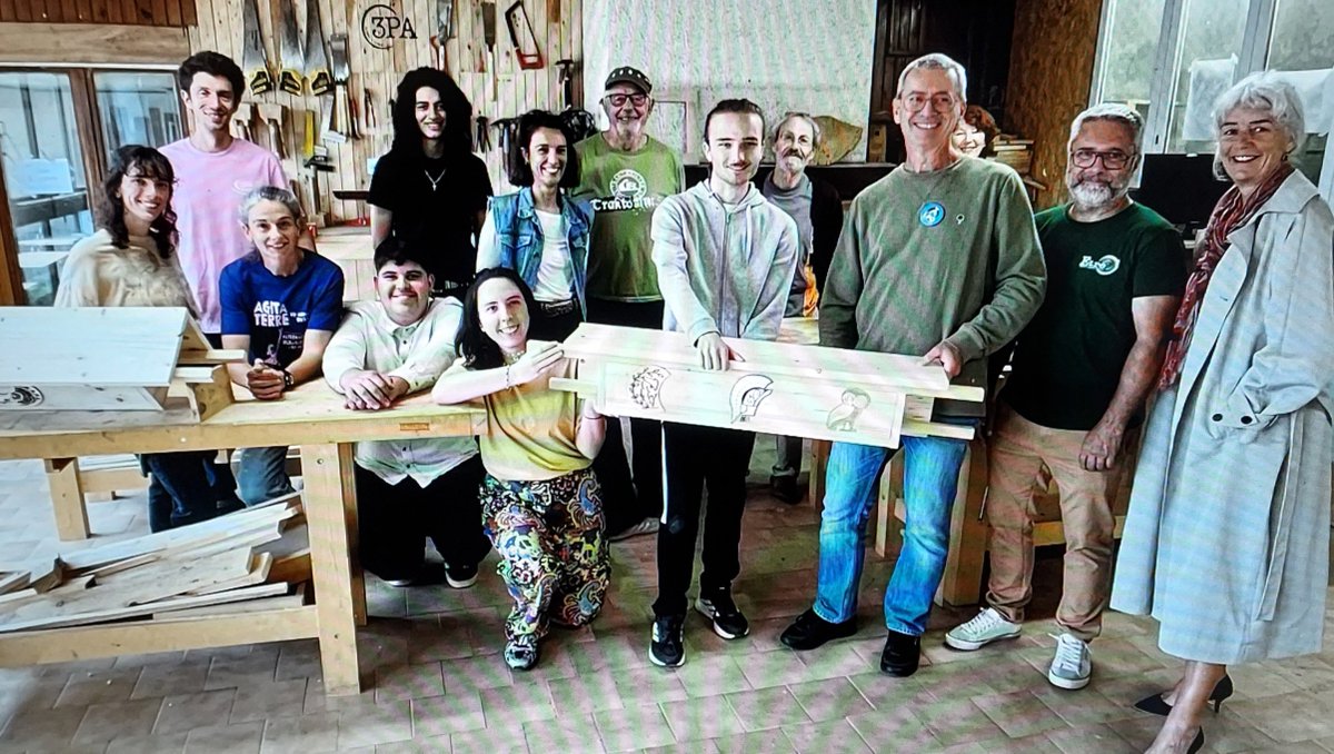 MeslinSaintJean's tweet photo. C'est au sein de l'association 3PA/Maison de la Terre Lahage @HauteGaronne que 8 jeunes ont remis, à la Ligue pour la Protection des Oiseaux, 22 nichoirs destinés aux Chouettes Chevêches. Action menée avec le soutien de la @FondationOrange @SeverineOzanne @HauteGaronne @SebAudra https://t.co/LYZwJQMRPI