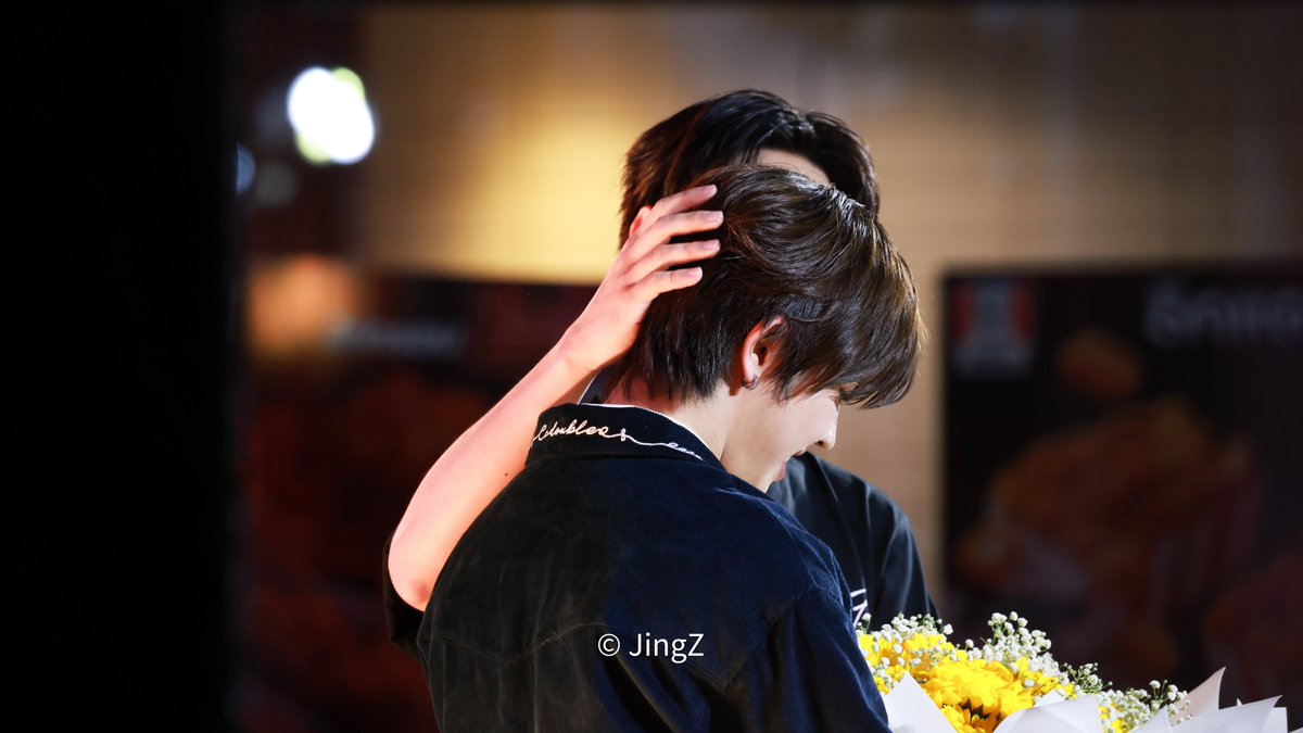 Jingxz3's tweet photo. - This man is sure to come.
#8per7ByFirstOne
#FirstOne2ndShowcaseDay
#TleFirstone https://t.co/f3PXW0yZPr