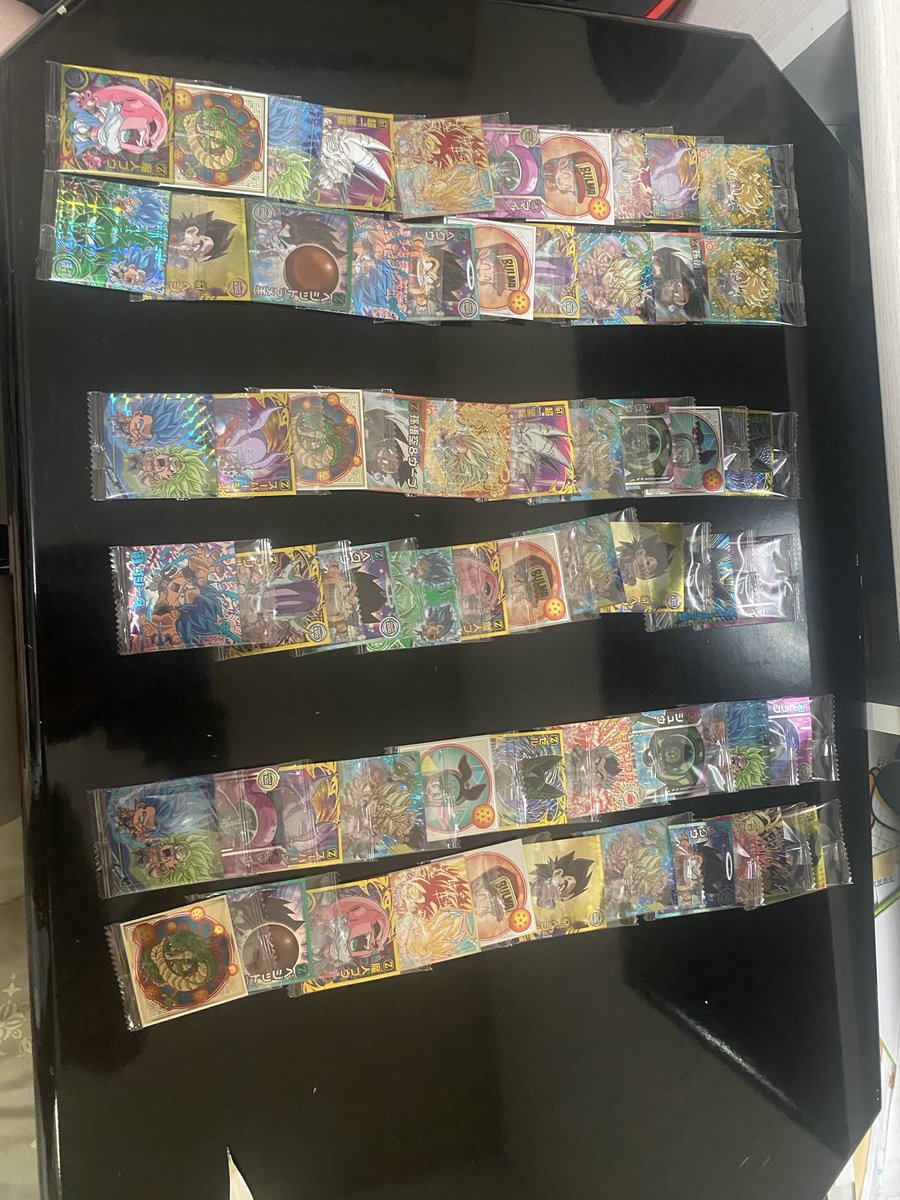 goddess_bar's tweet photo. ドラゴンボールウエハース5BOX買って２つは弟にプレゼント🎁
とりあえず3BOX開封！配列はこんな感じ！案外隣り合わせで同じやつとかあるイメージ🤔
天下一レアは2つ！出やすいのか？🤔 https://t.co/lLoKTg6WnW