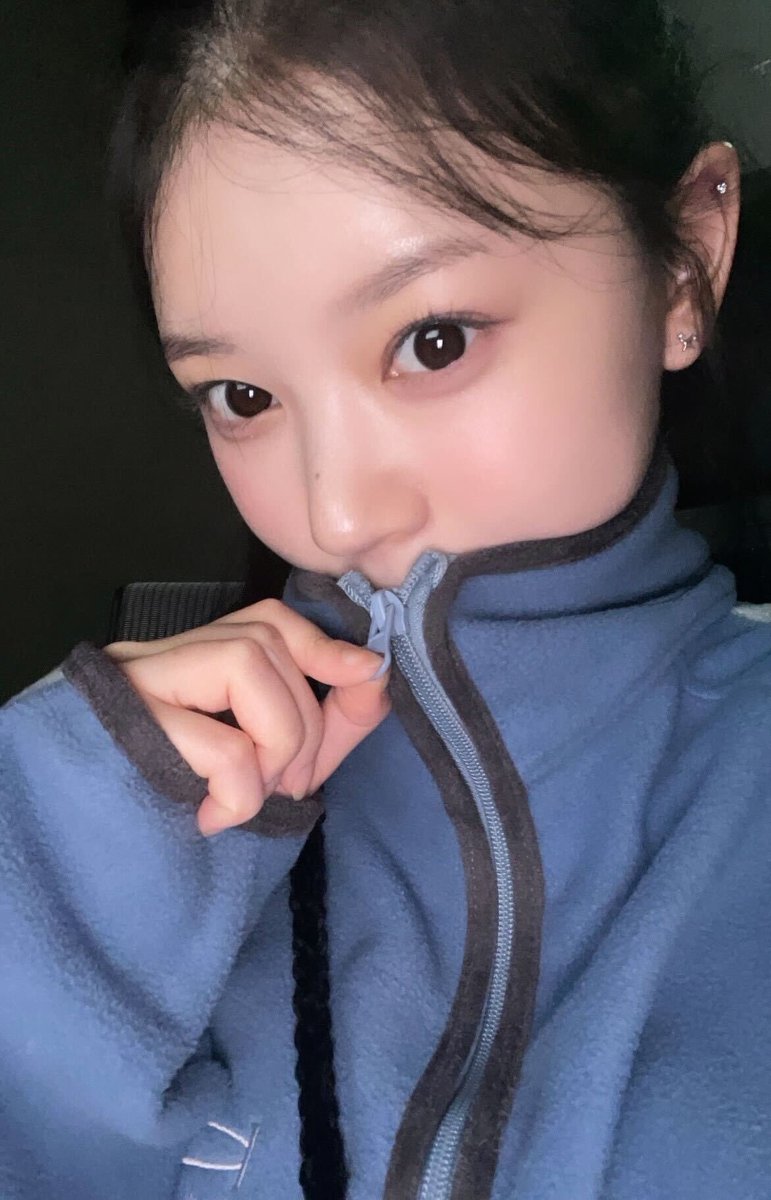 cupidmka's tweet photo. thinking about moka's old helix piercing https://t.co/RQnHBuFwDG
