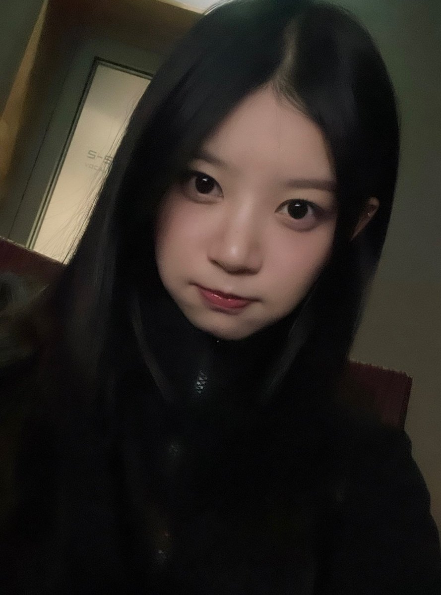 cupidmka's tweet photo. thinking about moka's old helix piercing https://t.co/RQnHBuFwDG