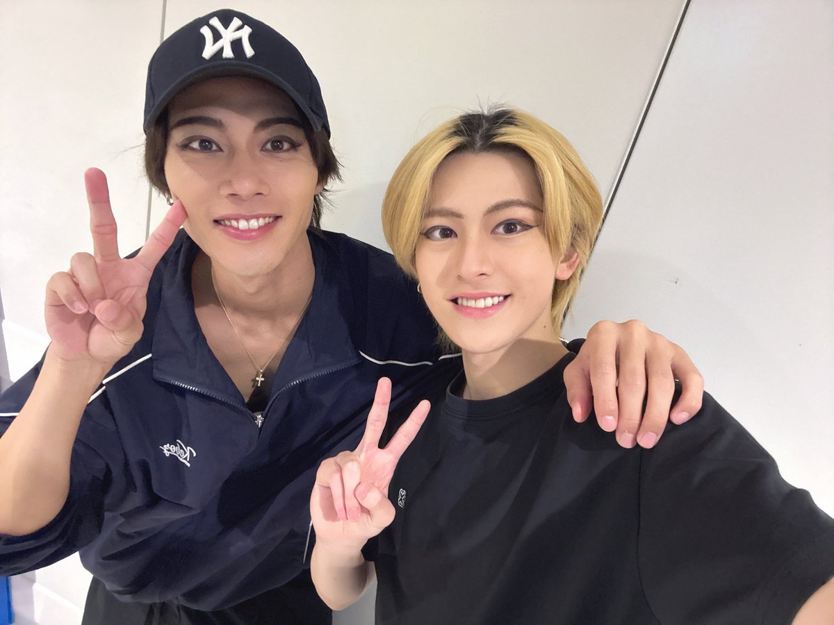 yusei_1020102's tweet photo. ミュージカル 『新テニスの王子様』
The Final Stage

大阪3日目1公演ありがとうございました！
明日は休演日
しっかり休んで、美味しいもの食べて
リフレッシュして次の公演に備えたいと思います！！！

明後日また劇場でお会いしましょう‼️

章斗くんと！
めっちゃ面白くて優しくて今回２回目の共演でより一層仲良くなりました♡
章斗くんの歌めちゃくちゃ大好きです！！
#新テニミュ
