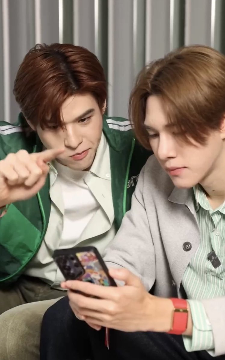 mutexpnd's tweet photo. ไหล่เบียด ไหล่ซ้อน ตรายกันหมดพวกบ้าไซส์ดิฟ https://t.co/1WOnmPS5L4