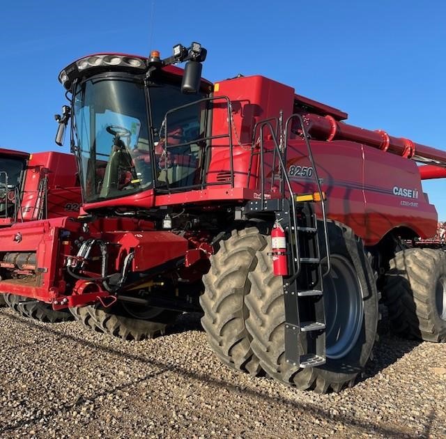 RedheadEquip's tweet photo. Save BIG on our used agriculture equipment!

Like this 2022 Case IH 8250 combine with less than 1,000 hours! 🔴 ⚫ 

Located in Saskatoon📍 

#redheadequipment #growbuildhaul #caseih #agriculture #saskatoon https://t.co/9RCxJYKvd8