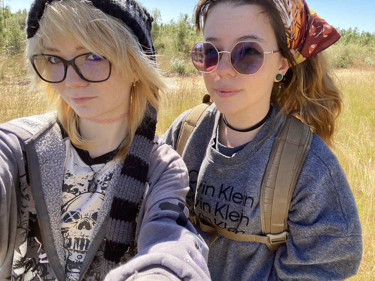 FartMasturd's tweet photo. Hung out with my sister yesterday 😡 https://t.co/LXta36HdWe