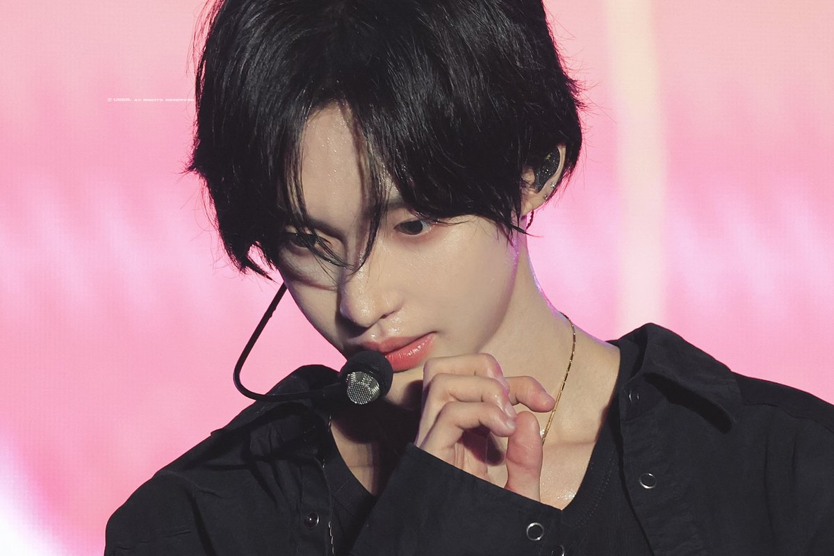 bareeyes0_0's tweet photo. 삔아가 특징
볼살이 막 엄청 오동통하고 시그니처인 사람이 아닌데 뭔가 그 볼을 한번 꼬집 해보고싶은 특유의 통통함이 있음 하ㅜㅜ뭔말알?? ㅌㄹ형은 내말 공감해줄텐데 https://t.co/pbevvnFmd3