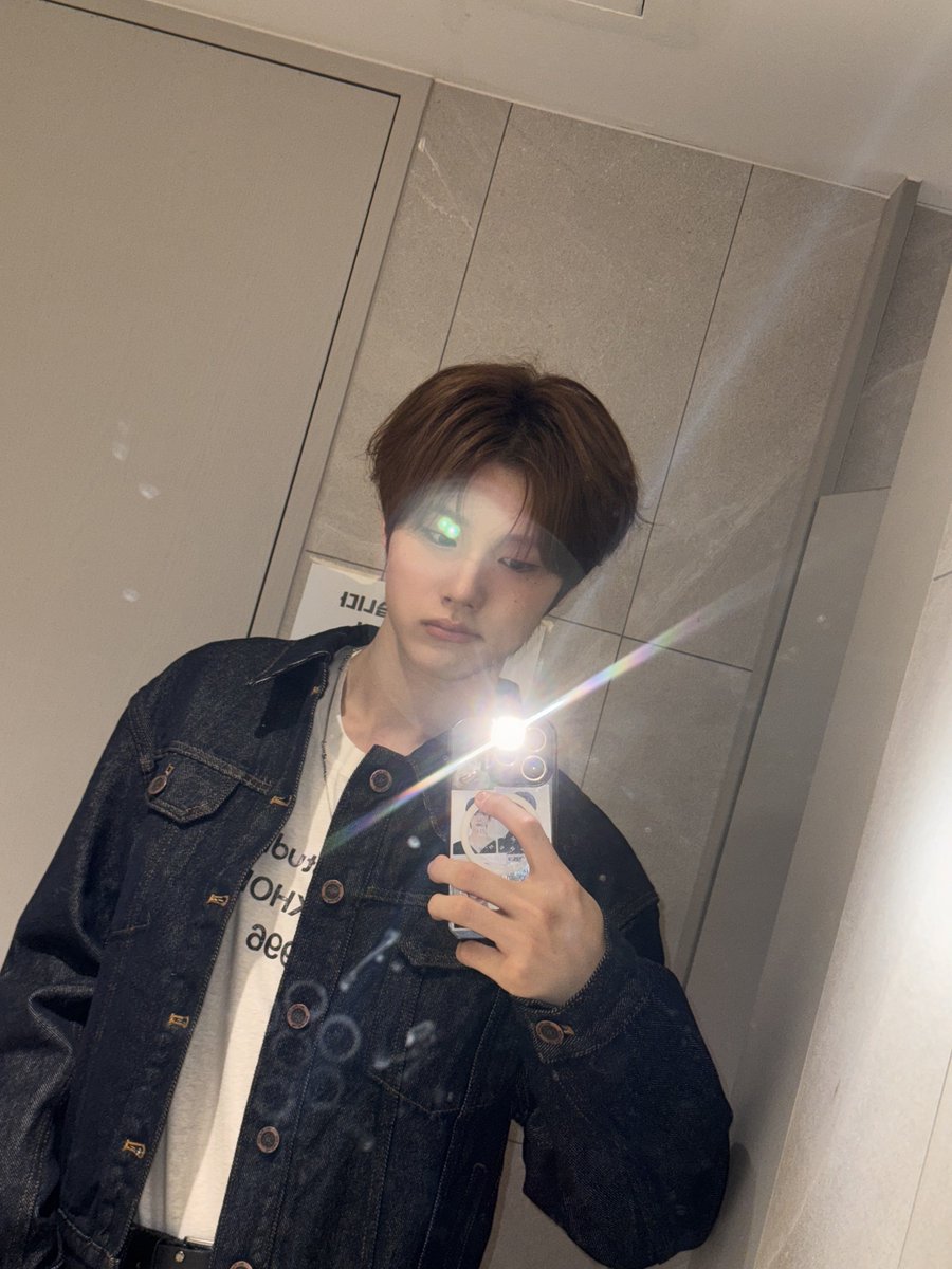 idnttBrasill's tweet photo. #Leehwanhee via X 

“Eu te amo 🩵”

#idntt #아이덴티티 @idntt_cosmo https://t.co/q69oJP0hI9