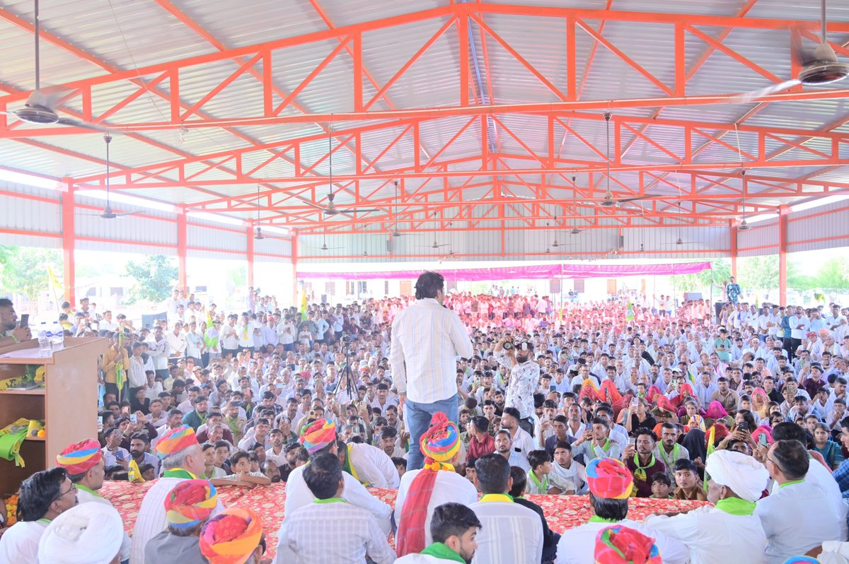 hanumanbeniwal's tweet photo. नागौर जिले के ग्राम  - छीला में विशाल जन - सभा को संबोधित किया,इस अवसर पर उपस्थित नागरिकों को मैंने जिला परिषद व पंचायत समिति सदस्य के पद के लिए हो रहे चुनावों में RLP उम्मीदवारों के समर्थन में मतदान की अपील की | https://t.co/1UJEMdIkef