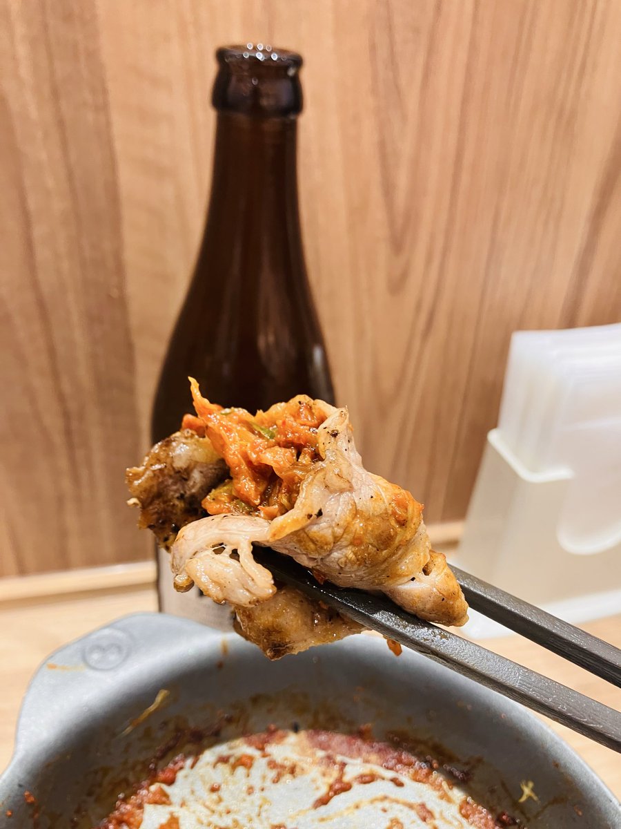 StandingOfTokyo's tweet photo. オススメして申し訳ないけど
本当に美味しかったんだけど
腹が爆発しそうなので
少食の人はこのセット無理かもw
とりあえず味良しプライス良しの
韓国風タコの旨辛炒め焼肉セットでした！
あっ！1番旨い食べ方は旨辛炒めを焼肉に巻いて食べて！ https://t.co/q8FGzGco4U
