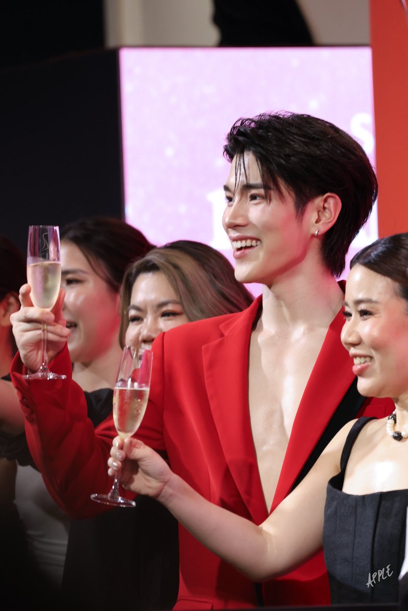 Song_apple0422's tweet photo. 🍻

12 YEARS SEPHORA WITH FOURTH 
SEPHORAxFOURTH 

@tawattannn 
#โฟร์ทณัฐวรรธน์ 
#Fourthnattawat https://t.co/5XhIhT8EwE