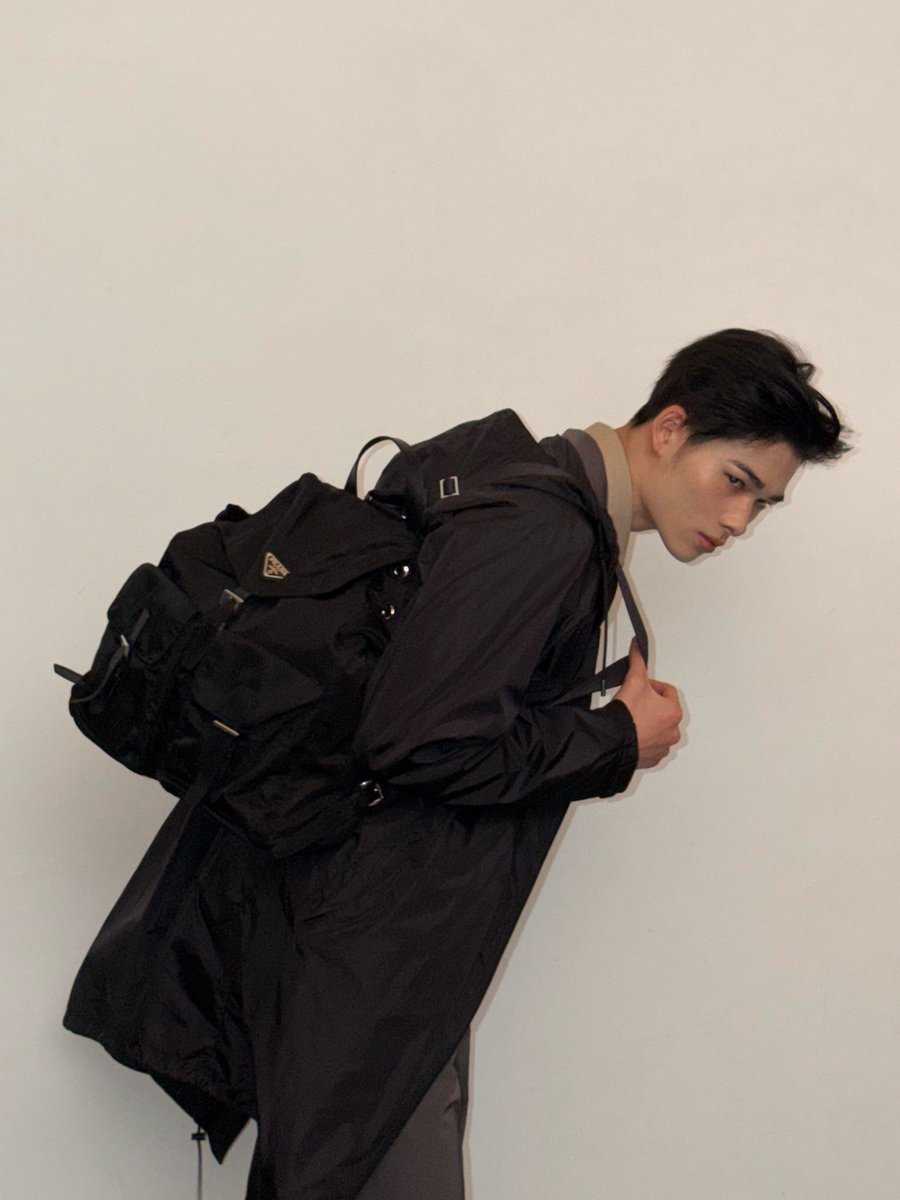 enhypenupdates's tweet photo. @Prada @ENHYPEN_members @ENHYPEN (2/5) 

@ENHYPEN_members @ENHYPEN #ENHYPEN #엔하이픈 #NI_KI #니키 https://t.co/VknVtC0kX1