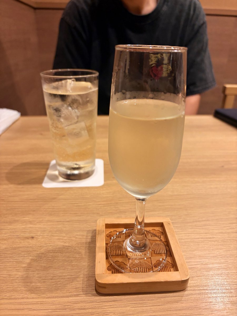 peru_2011's tweet photo. ひつまぶし！！
（多分、人生2度目）

カリってしてて美味しい🤤

うっかり1品料理も注文
だって、イチジクの天ぷらなんて珍しいもの見たら注文しちゃうでしょ？
天つゆにも塩にも合う😳

もう一つはしらすと三つ葉のかき揚げ https://t.co/QBf0dA0sKG