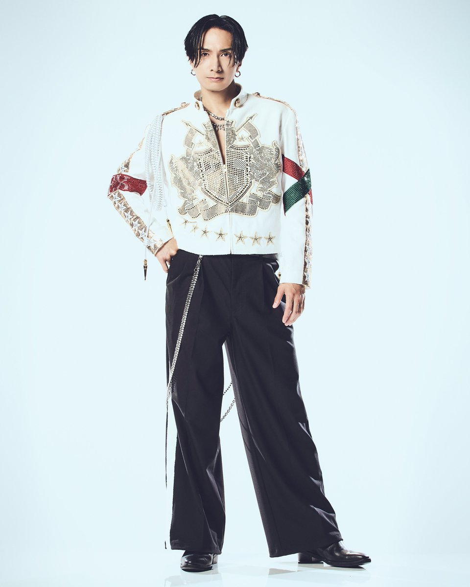 EXILE_Staff's tweet photo. 𝐄𝐗𝐈𝐋𝐄 𝐏𝐀𝐑𝐓𝐘 𝐓𝐔𝐍𝐄 - 𝐁𝐄𝐒𝐓 𝐒𝐄𝐋𝐄𝐂𝐓𝐈𝐎𝐍 -
（𝟐𝟓𝐭𝐡 𝐀𝐧𝐧𝐢𝐯𝐞𝐫𝐬𝐚𝐫𝐲 𝐃𝐞𝐥𝐮𝐱𝐞 𝐄𝐝𝐢𝐭𝐢𝐨𝐧）
- 𝐍𝐞𝐰 𝐀𝐫𝐭𝐢𝐬𝐭 𝐏𝐡𝐨𝐭𝐨 -

#橘ケンチ

2027/1/1 Release
▼PARTY TUNE - BEST SELECTION -（25th Anniversary Deluxe Edition）
🔗https://t.co/bvboDCiKHF

ーーー

#EXILE25年の集大成
いよいよ熱狂のステージへ🔥

EXILE 25th ANNIVERSARY BEST LIVE
LDH PERFECT YEAR 2026 開催！

🗓️11/14(土)15(日)  
      ベルーナドーム(埼玉)
🗓️12/5(土)6(日) 
      京セラドーム(大阪)

🎫一般販売受付中
・ticketbook
https://t.co/VOD49rDKYQ
・ローチケ
https://t.co/b2DbxmukSo
・ぴあ
https://t.co/yi19IrtDF0
・e+
https://t.co/5DEqPuCzt0

#EXILE25th
#EXILE_25thANNIVERSARY
#Gorgeous
#EXILE25年の集大成
#EXILE_PARTYTUNE