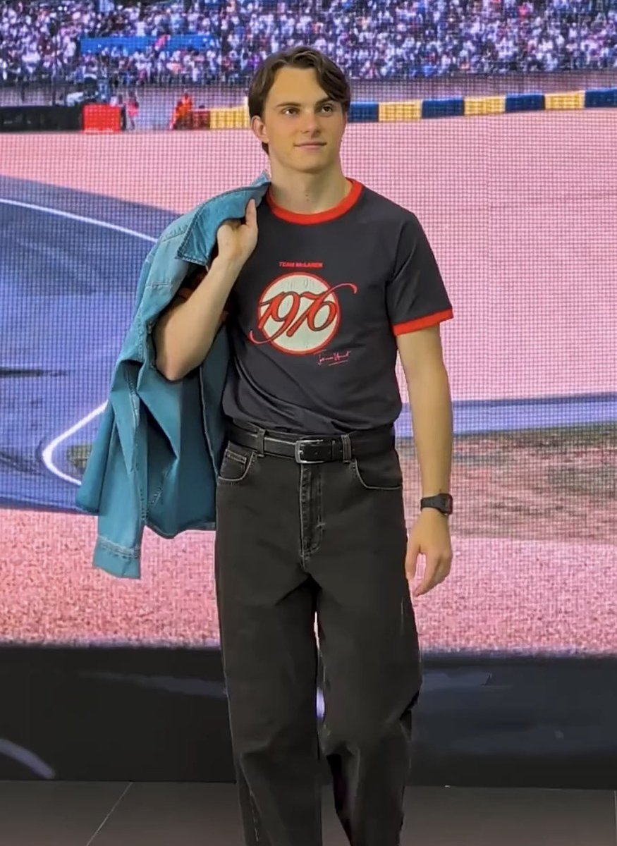 bumbleosc's tweet photo. He discovered the power of wider legged jeans earlier this year and has been a menace ever since https://t.co/fiGgqcogsR