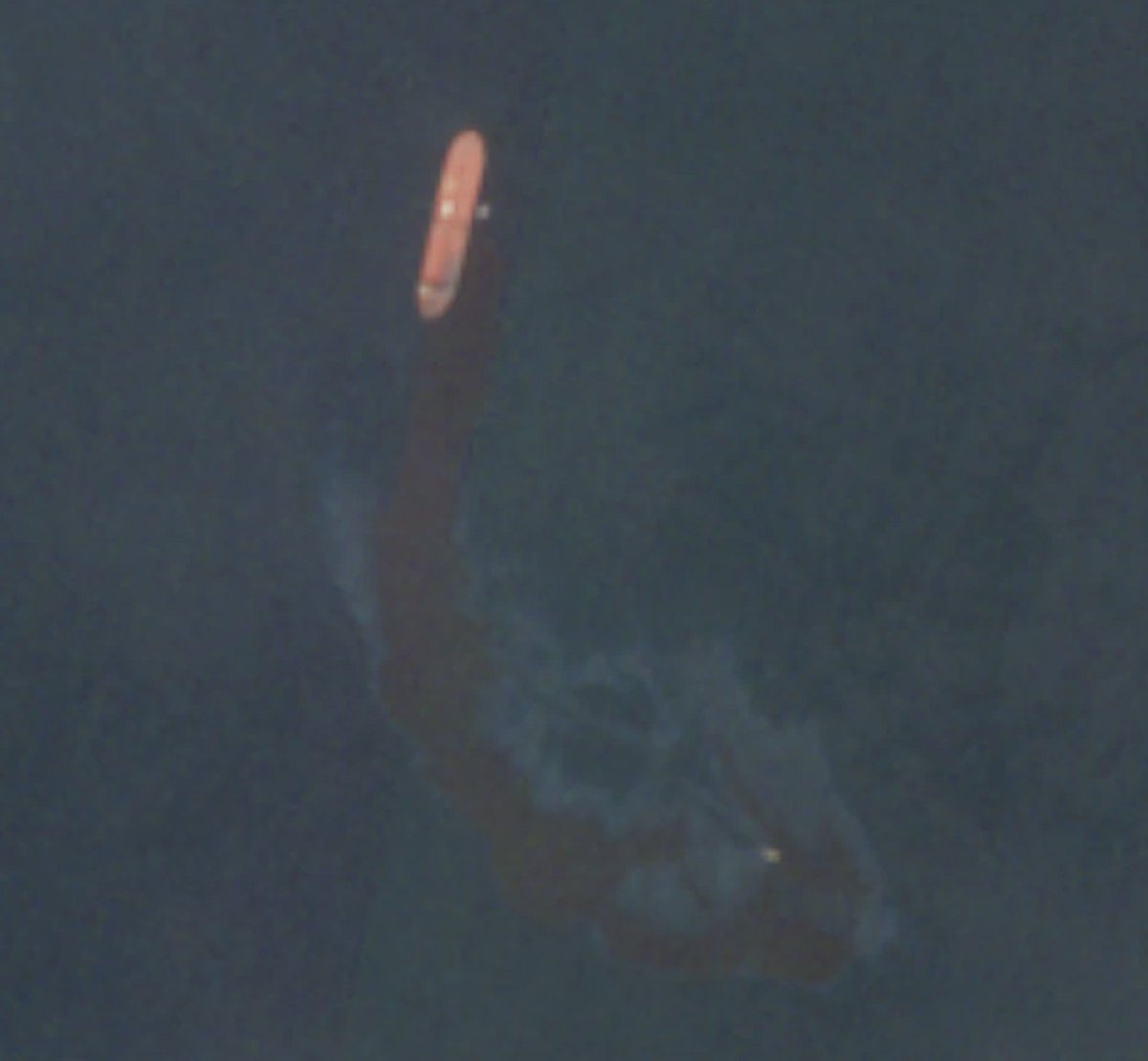 AtlasObserver's tweet photo. The VLCC GEM NO.2 IMO: 9735373 previously engulfed in fire seen today leaking its cargo. https://t.co/Ax83Sy6Mfm