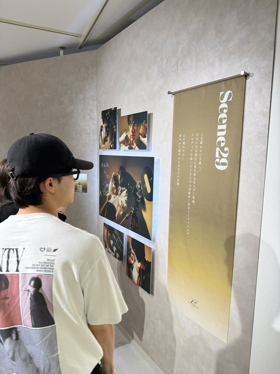 Suzuki_Fuku_TE's tweet photo. KENTYフレグランスのポップアップも行ったわけなんですけれど

RENTの現場には、ほぼ毎日おけんとさまを連れて行っていまして…
稽古場では「Love U:ni T」の健人さんが共演者のみんなと目を合わせていましたし、なんなら一昨日マチソワ間に着てたし～

RENTとKENTOって、RとKの違いで似ているというかほぼ一緒というか
まぁまとめると、RENTとKENTOが大好きということですね

 #ゆにてぃーです
 #あいあむゆーも入ってます