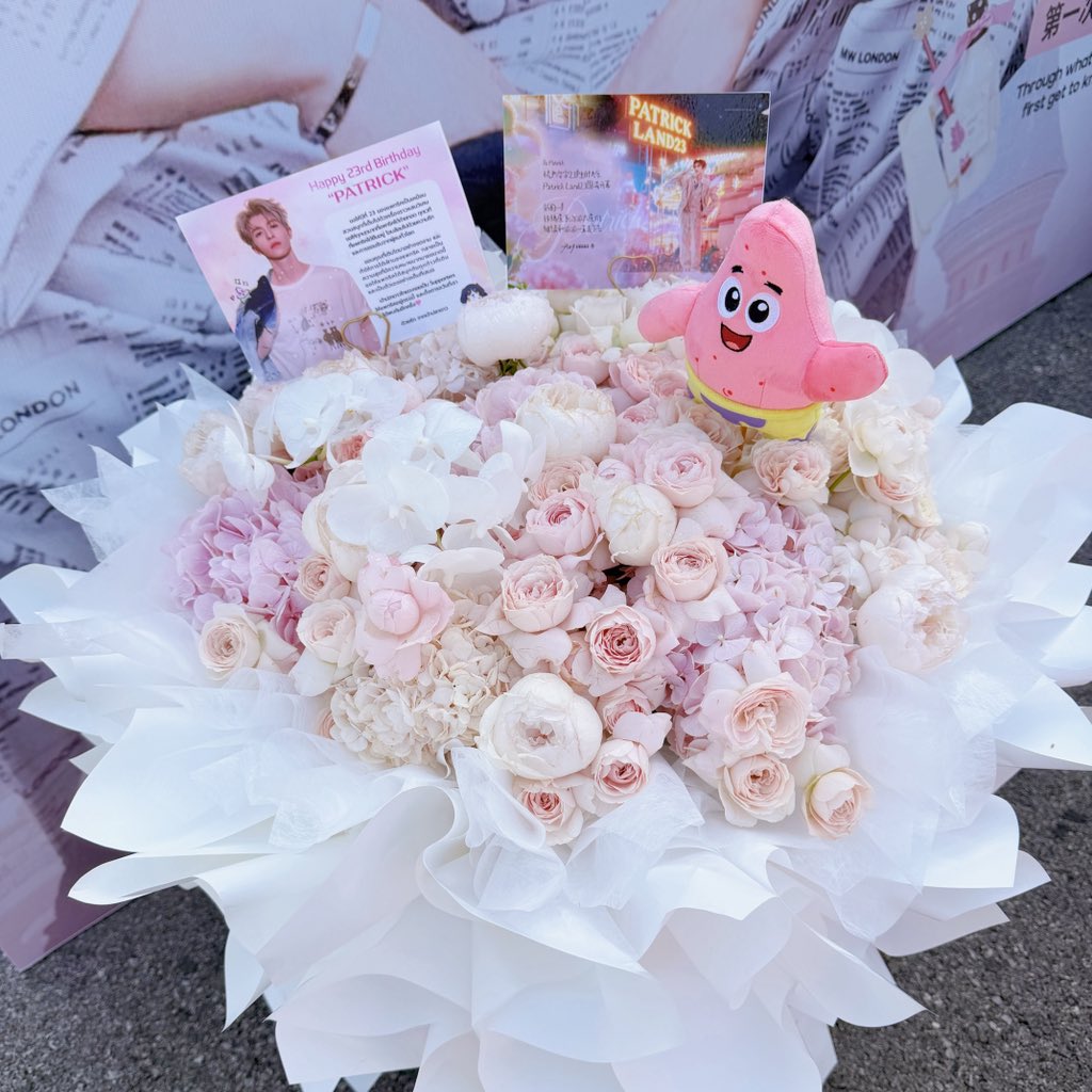 PatrickCNFC's tweet photo. 【🎂尹浩宇𝐏𝐚𝐭𝐫𝐢𝐜𝐤 𝐋𝐚𝐧𝐝𝟐𝟑生日会·花束返图】

派派的22岁即将告别，派大星们一直走下去的约定不曾改变❤️⭐

祝尹浩宇23岁生日快乐🎂

花束𝐜𝐨𝐨𝐩𝐞𝐫𝐚𝐭𝐞 𝐰𝐢𝐭𝐡 @patrick_thfc 

@patrick_pppat 
#PatrickLand23 
#แพทริค #PatrickFinkler 
#尹浩宇 #แพทริคณัฐวร https://t.co/tgDxicJnbU