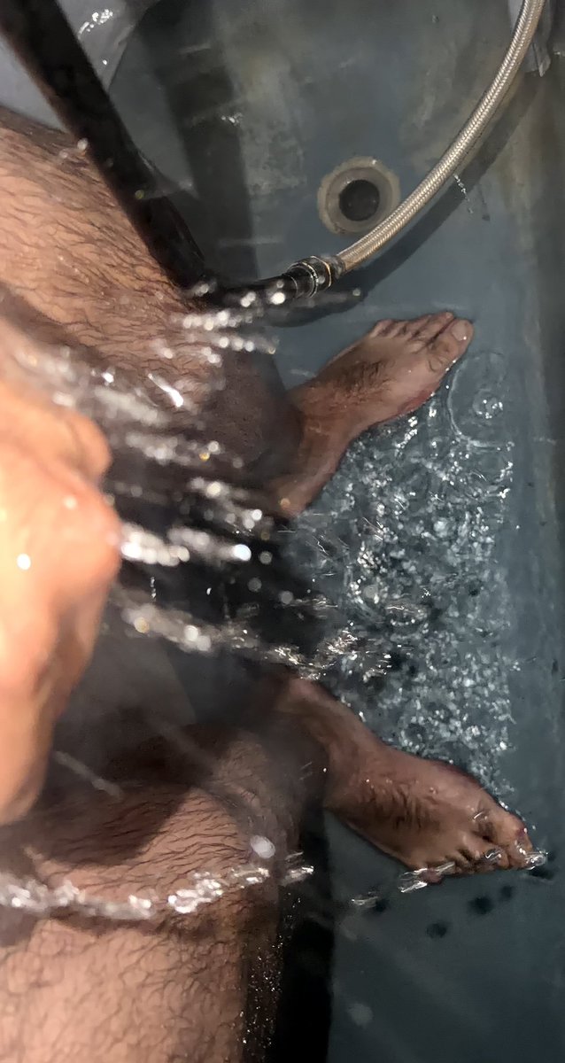 Verdel01Luca's tweet photo. Piedi pelosi e bagnati sotto la doccia… acqua che scorre, gambe forti e l’odore di puro feticcio. Chi altro adora questo? 💦🔥
#FeticcioGay #PiediGay #PiediBagnati #GambePelose #DocciaFetish #FootFetish #WetFeet #GayFetish #PiediPelosi #ShowerFetish #FetishItalia #PiediBagnatiGay #GayFeet #FeticcioPiedi