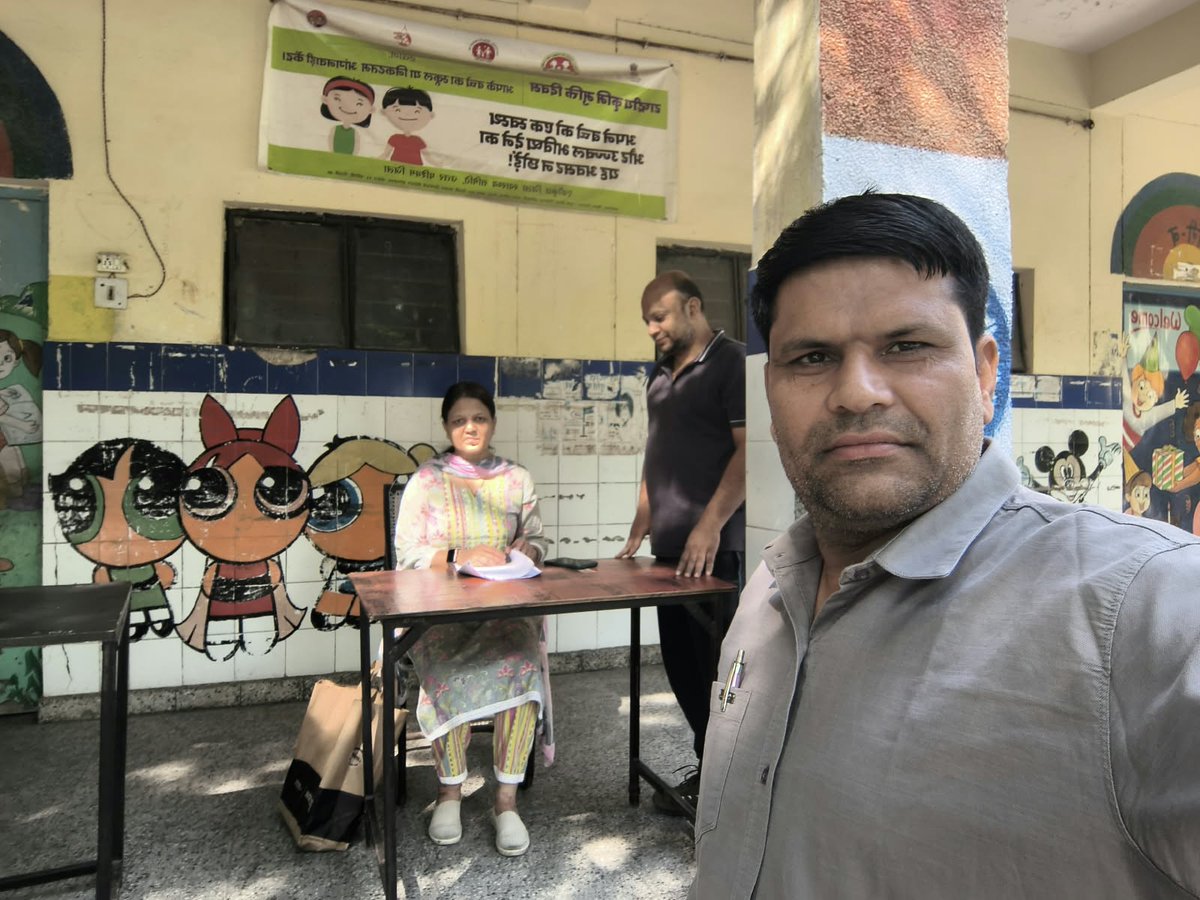 DM_NorthWest's tweet photo. Glimpses of #SpecialCamps organized at MCD Primary School, Udyog Nagar ; NDMC Primary School, JJ Nangloi ; JSM Public School, Nangloi ; Guru Harkishan Public School, Nangloi in AC-11(Nangloi Jat) on 18.10.2026 under the ongoing #SIR2026.
#SIRDelhi
#DEONW
@CeodelhiOffice
@ECISVEEP https://t.co/GegY7fVTwD