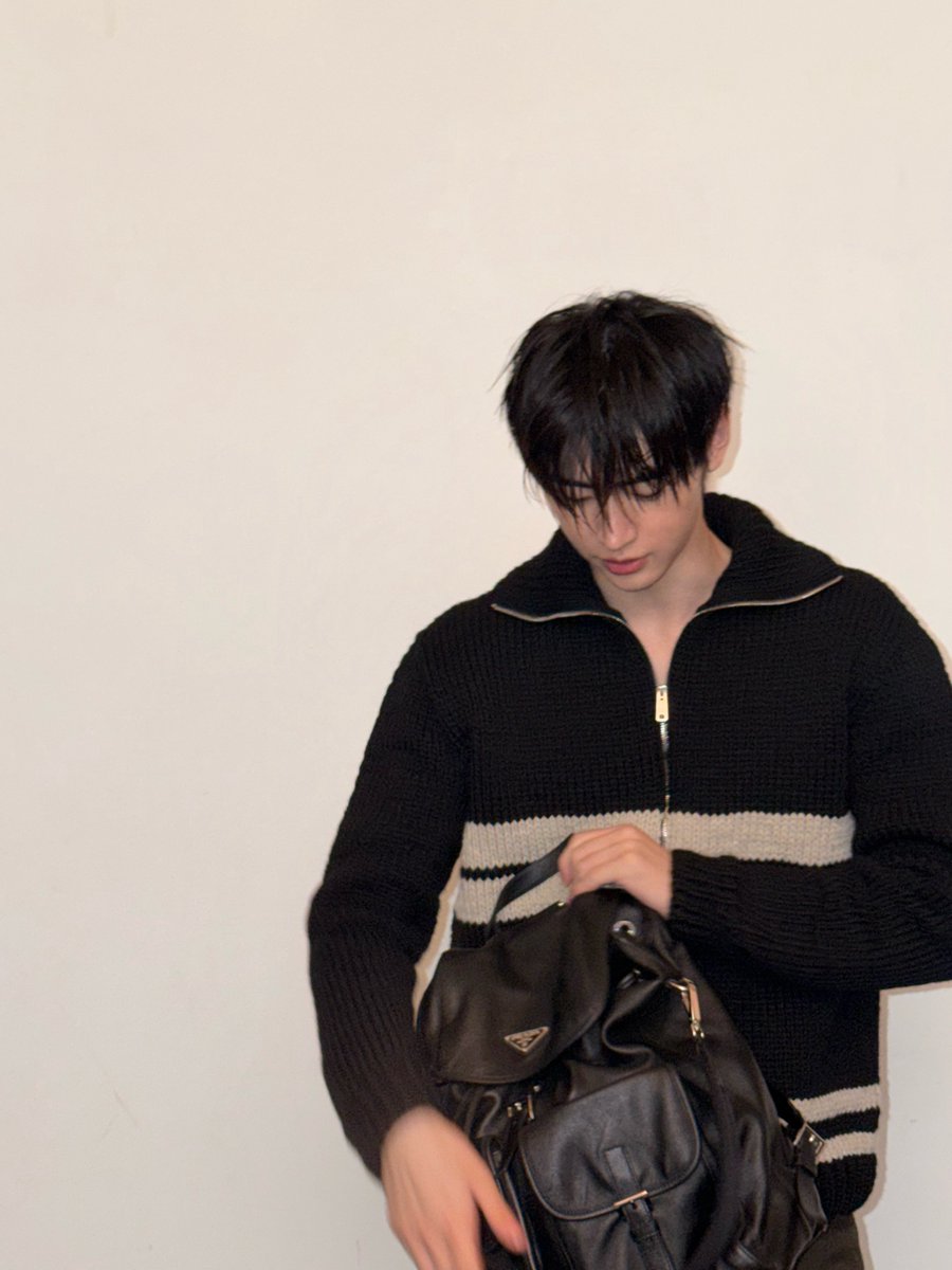 enhypenupdates's tweet photo. @Prada @ENHYPEN_members @ENHYPEN (2/5)

@ENHYPEN_members @ENHYPEN #ENHYPEN #엔하이픈 #SUNGHOON #성훈 https://t.co/YQ8txoCV85