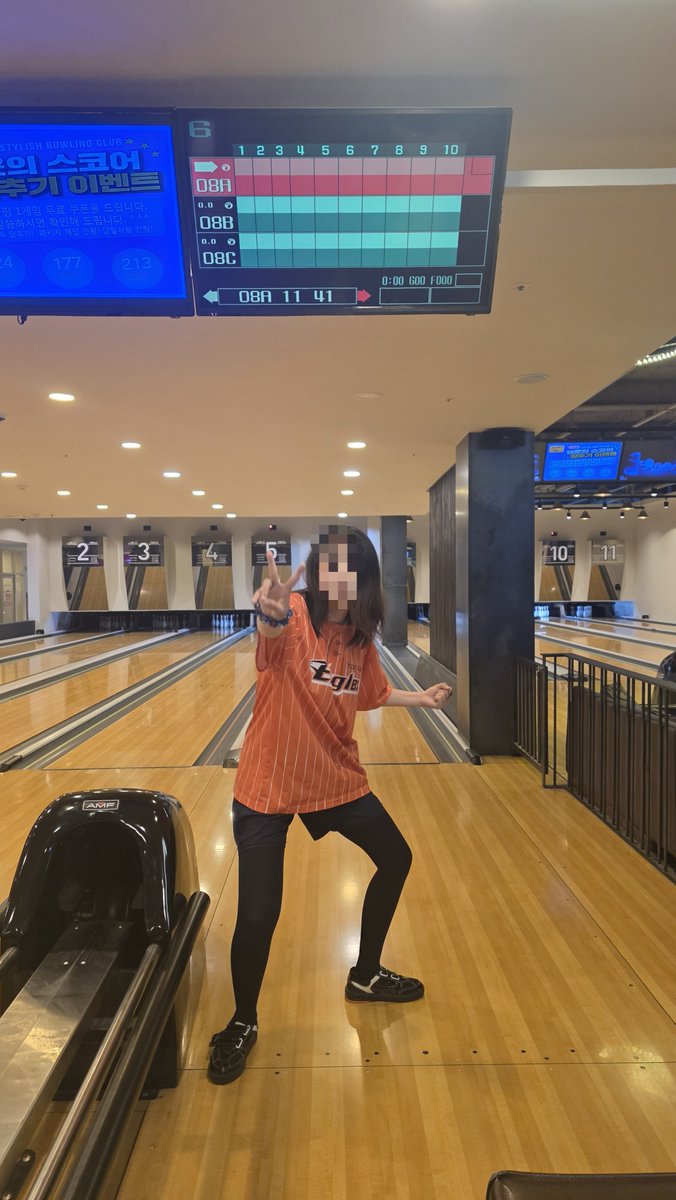 Cosritangtang's tweet photo. 뒷풀이때 볼링치러 저러고 감
얼굴은 보기 숭해서 가림 https://t.co/7bZeOMeIlq