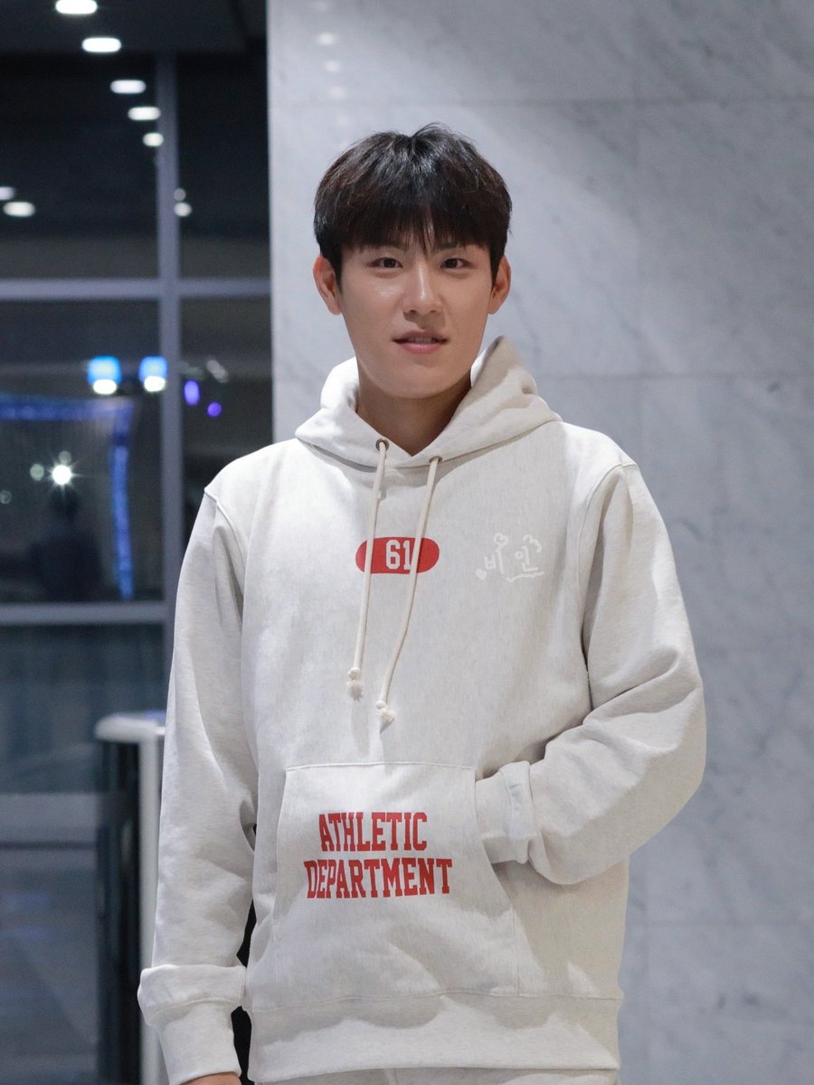 w00jinary's tweet photo. 우지니 러브게임 퇴근~♡♡

261019 #박우진 #PARKWOOJIN https://t.co/1lZwmgaOaL