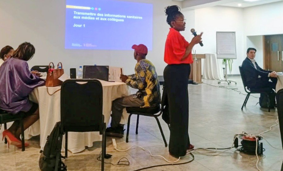CmrZoonoses's tweet photo. Le Programme Zoonoses a pris part du 14 au 16 octobre 2026 à Douala, à l'atelier de formation sur la communication efficace des donnés de santé.

Ledit atelier organisé par @MinsanteCMR a été ponctué par une remise de certificat de participation. https://t.co/ydxPLUQmB2