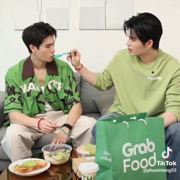 doublepjourney_'s tweet photo. ทุกคนอย่าลืมไปสั่งเมนูเฮลตี้จากร้านอร่อยที่ GrabFood กันเยอะ ๆ เลยนะค้าบ 😚💚

ใส่โค้ด ‘GTUHEALTH’ ลดสูงสุด 100 บาท*

#GrabThumbsUp
#GrabFood #GrabTH
#ปอนด์ภูวินทร์ #PondPhuwin https://t.co/H5ZjaaGHjq