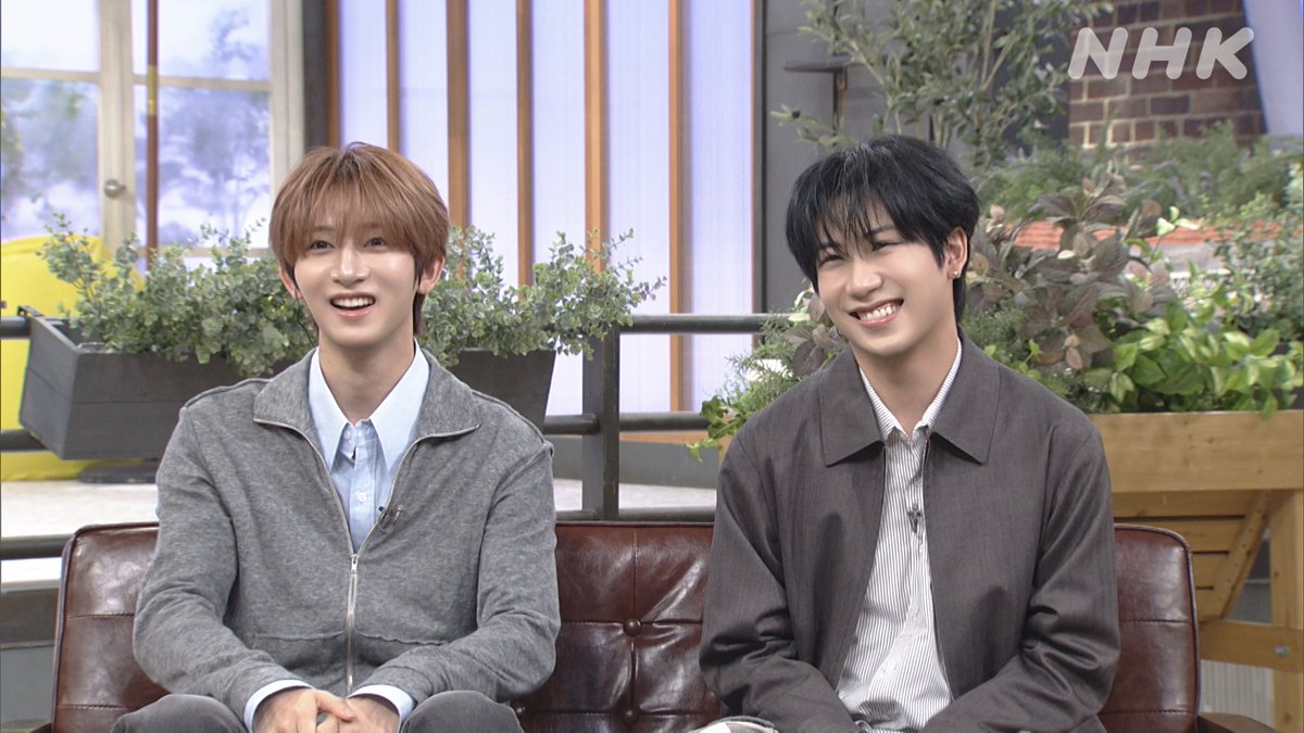 nhk_snsenglish's tweet photo. バズバズー😊
明日の #バズ英語 は、
#MAZZEL の #NAOYA さんと #HAYATO さんが2度目の登場！✨
MAZZELの公式動画サイトで大人気の“ドキドキパスゲーム”を英語で挑戦するよ！⏰

10月20日(火)19:30〜  Check it out！✨

詳しくは👇
https://t.co/hcbF2D6fTZ…

#Eテレ #太田光 #森川葵 #鳥飼玖美子 https://t.co/jnGCP49tAZ