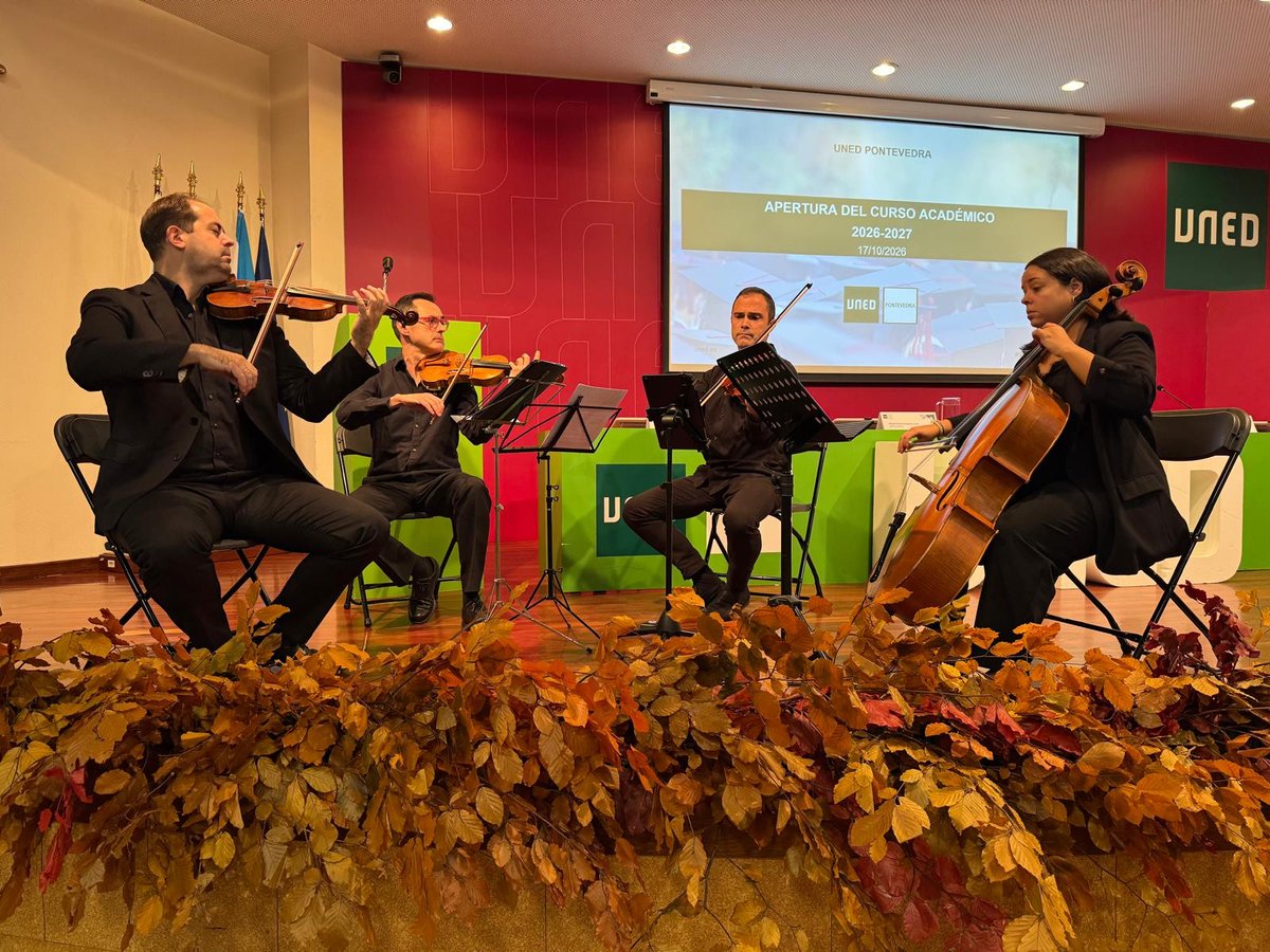 UNED's tweet photo. 🏛️ Un fin de semana clave para la UNED en Pontevedra. 

La UNED ha vivido dos jornadas de especial relevancia institucional en la provincia de Pontevedra, presididas por el rector Ricardo Mairal: https://t.co/UE8JrCTqNa