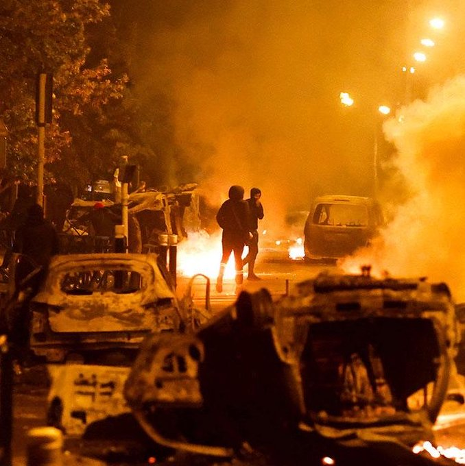 bildirtr's tweet photo. 🚨 FRANSA'DA PROTESTOLAR SÜRÜYOR: SOKAĞA ÇIKMA YASAĞI TALİMATI! 🇫🇷

Protestoların devam ettiği bölgelerde sokağa çıkma yasağı uygulanması için talimat verildiği bildirildi.

#pazartesi #AnaparaYoksaOyYok Aliya İzzetbegoviç Sergen Yalçın https://t.co/mbXwoVBDYP