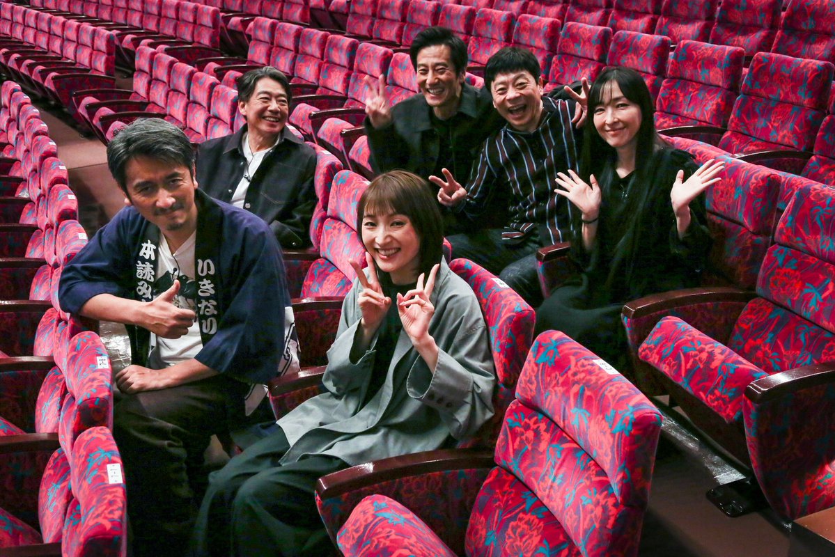 iwaihideto's tweet photo. 「いきなり本読み！in梅田芸術劇場シアタードラマシティ」
2日目も無事に終了ー！

望海さん、ハッピバースデーと同時に汚なめのおじちゃんや肉の塊や、様々な役に挑戦していただきありがたや！

そして生瀬さんの超能力っぷりと、セリフの先にある肉体を掴む力と精度もすごかった、、それも2文字とかで瞬時に成立させる。おそろしや！

「曲がれスプーン」以来、15年ぶりくらいにようやくご一緒させていただけた三宅さんは、変わらずえげつない技術、スピード、精度で喜劇もシリアルも行ったり来たり。

この企画を立ち上げるきっかけとなった舞台「キレイ」以来、とうとう参加してもらえた麻生さんのハマった時の破壊力と説得力、素晴らしく。

3回目、4回目となった津田さん、当然のように高い技術と体温ながら、ある意味、一番「いきなり本読み！」でしかみられない大事件を大量に生み出していただき、1日目同様に、演劇並びに俳優さんバンザイ！な企画となりました。

そして大阪！「お前」の皆様は一体どうなってるんだ！笑

また必ずや、帰ってまいります。

いやー、ほんとに楽しかったシアタードラマシティ2daysでした！！