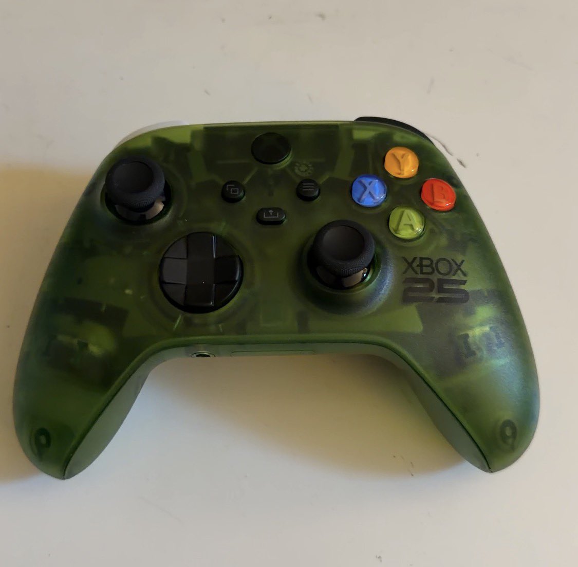 TechyRetro's tweet photo. The Xbox 25th anniversary controller #gaming #collection #xbox #microsoft #25thanniversary
https://t.co/kAEXDP5lQR https://t.co/oSBYhTvprG