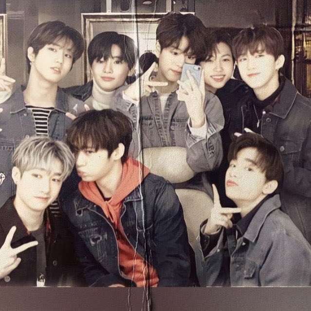 han_y0811's tweet photo. 스키즈 보고 싶을 때 보는 아끼는 단체 사진..💛 https://t.co/pP6BG6orfs