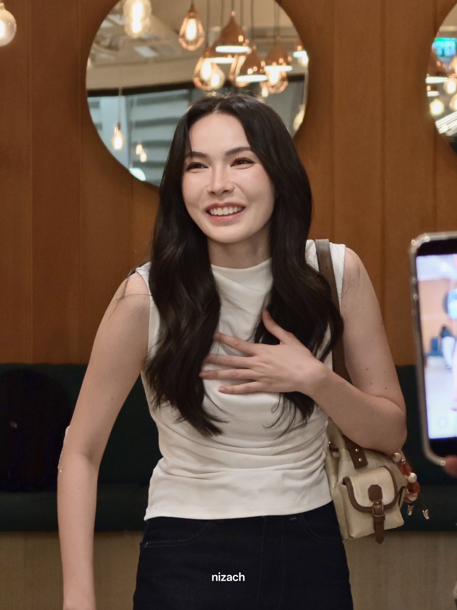 niza_channel's tweet photo. ช่วงพบปะแปะมือก่อนกลับบ้าน

Charlotte LIVE WITH LINE MAN
#LINEMANถูกสุดทุกวันwithCharlotte 
@itscharlotty https://t.co/HZJErCbt6v