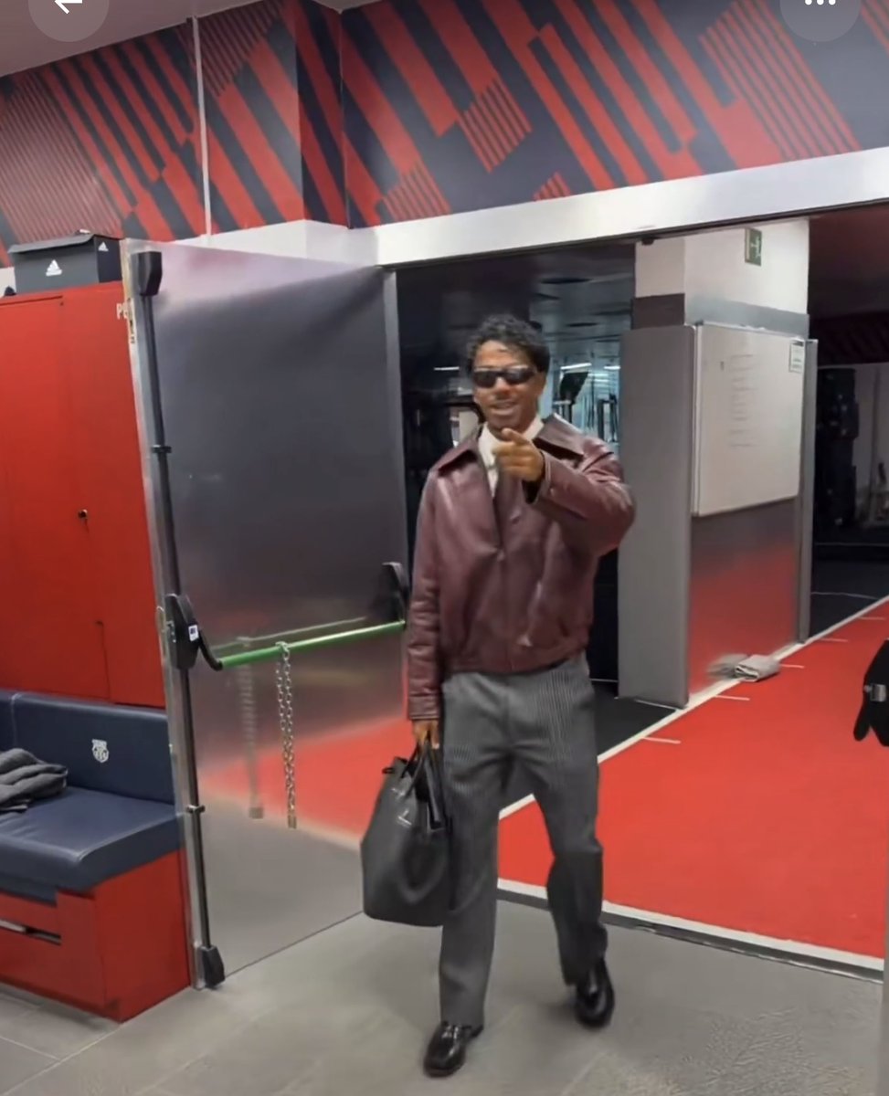 TouchlineX's tweet photo. 🚨📲 𝗡𝗘𝗪: Lamine Yamal on Kounde’s Social Media:

“PARIS, I COME!” https://t.co/LAJedoH67v