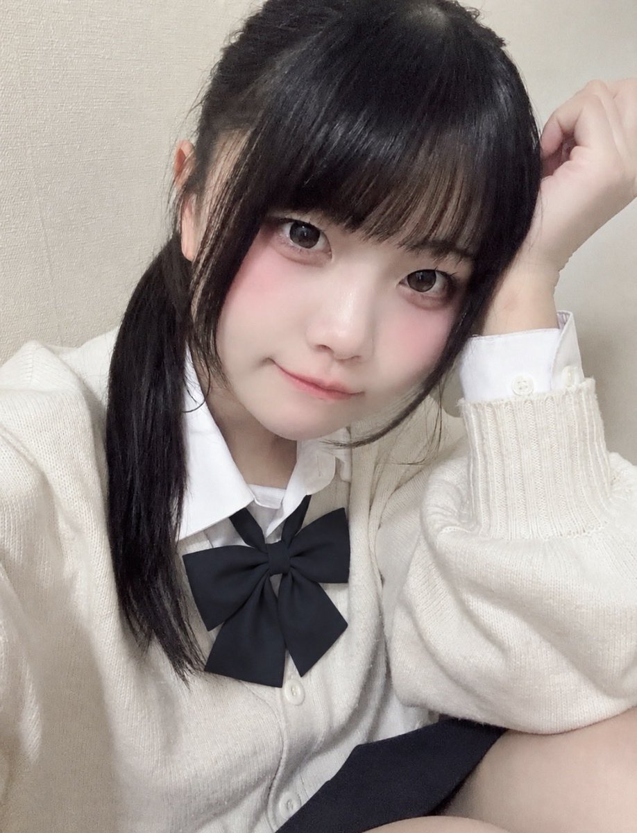 madoka_velten's tweet photo. 高校生は制服にポニーテールでしょ？♡ https://t.co/CF9psBlc7I